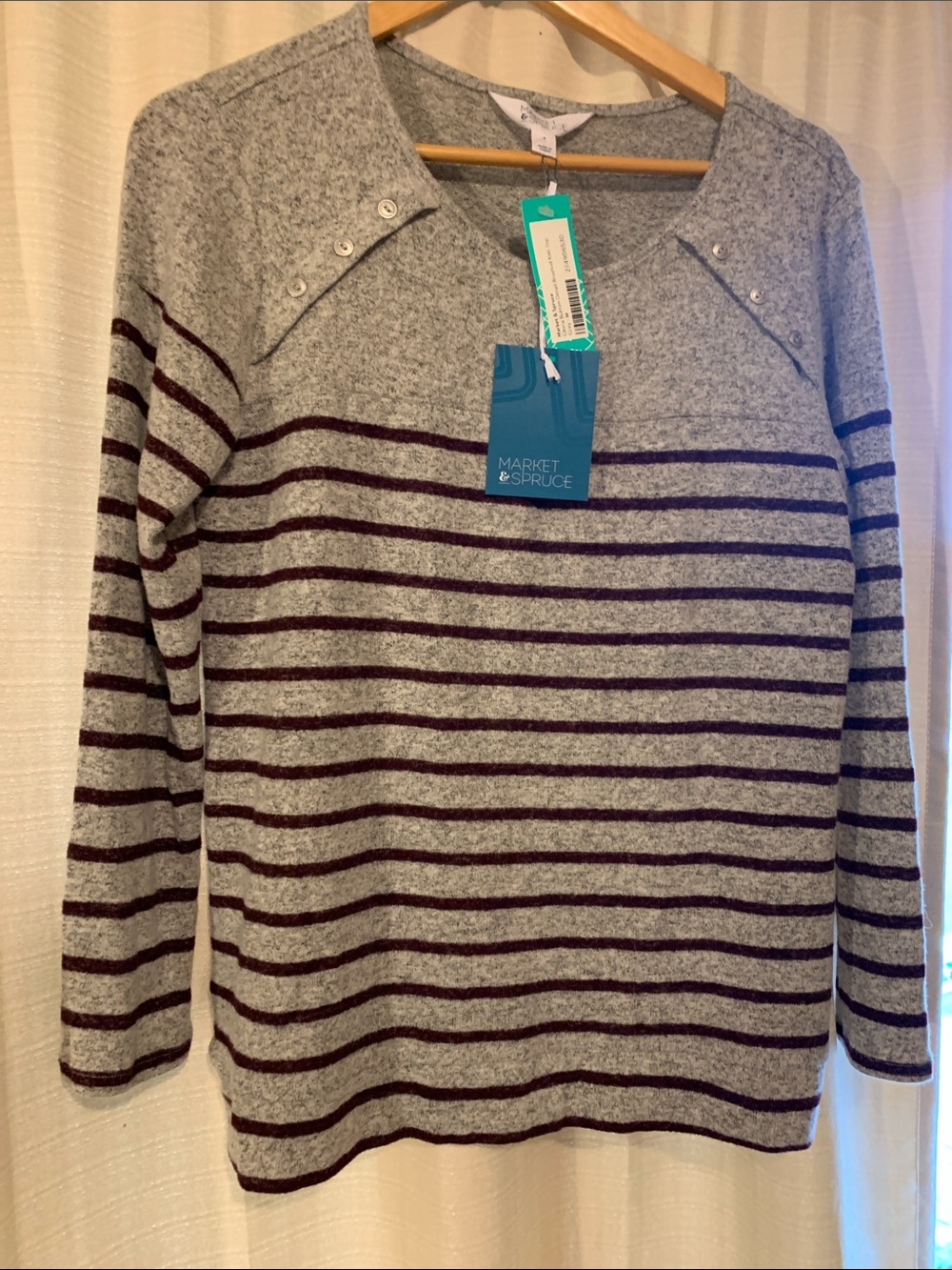 Market & Spruce Light Gray Crewneck Sweater with Burgundy Stripes